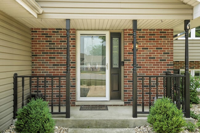 Building Photo - 22 Summerhill Dr