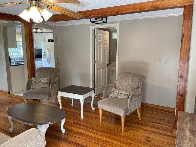 Building Photo - 2 BED, 1 BATH FULLY FURNISHED COTTAGE STYL...