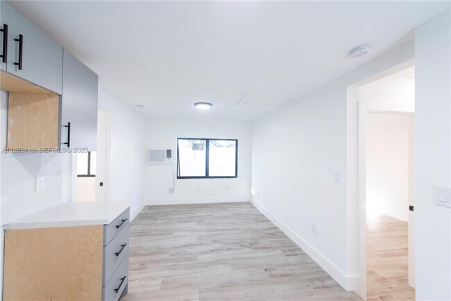 Foto del edificio - 764 NW 36th Ave