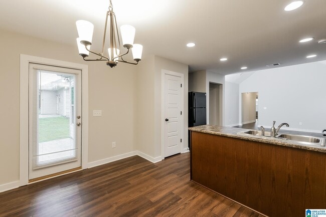 Building Photo - 865 Maple Trce