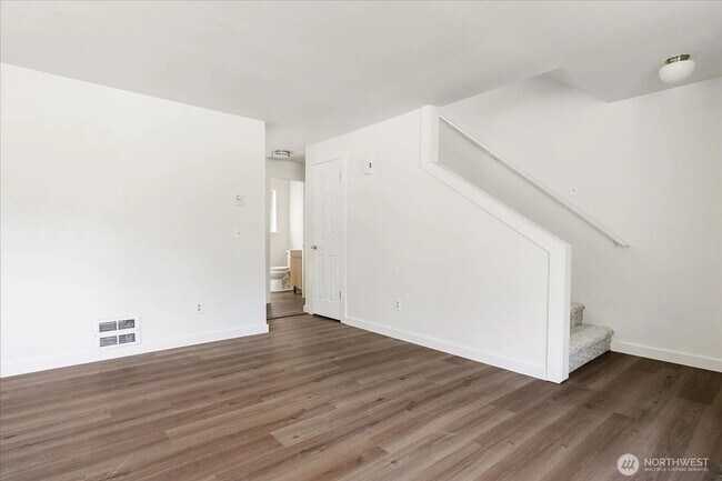 Foto del edificio - Charming 2BR Duplex Freeland