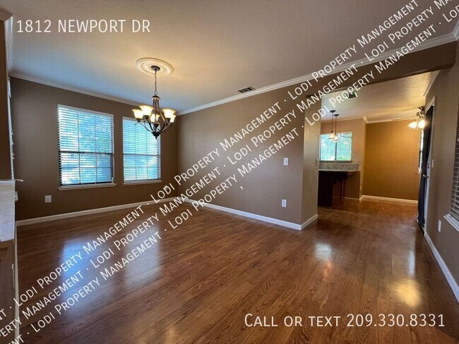Building Photo - 1812 Newport Dr