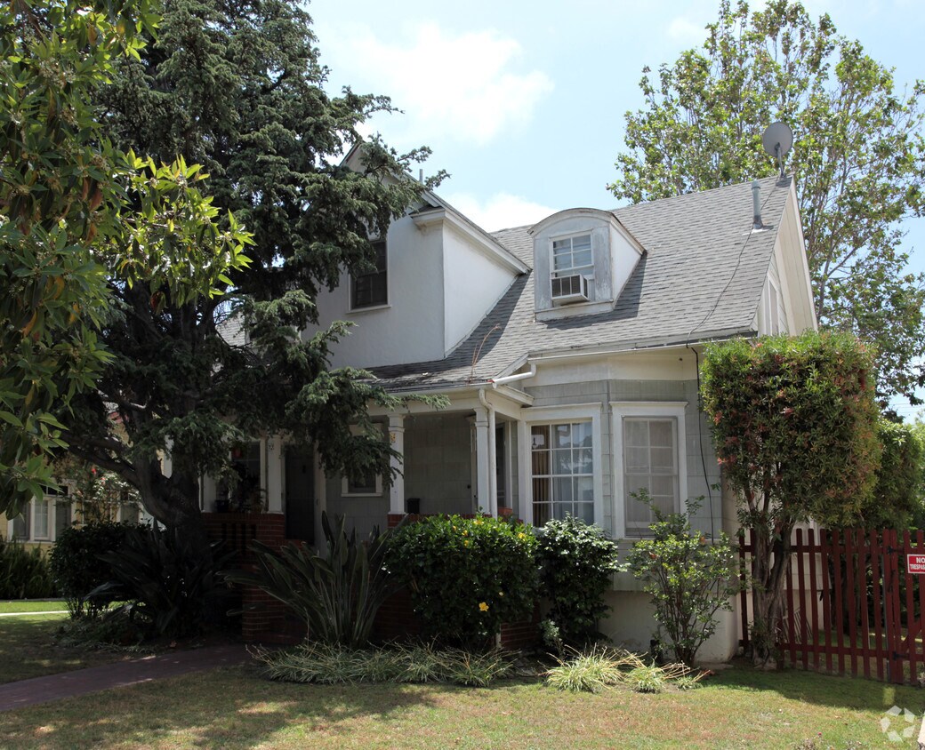 Primary Photo - 1730 E 2nd St
