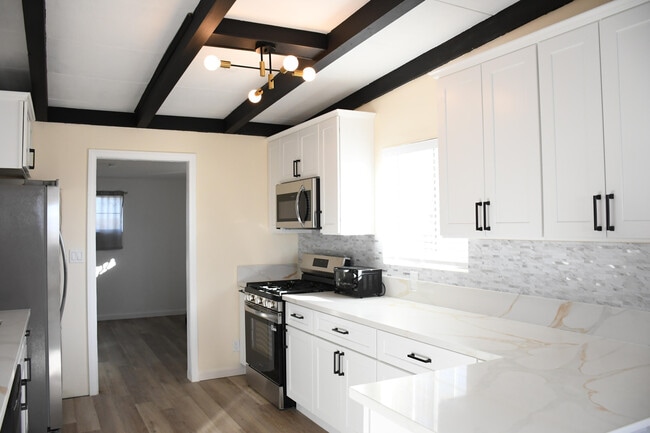 Building Photo - 61576 Aberdeen Dr