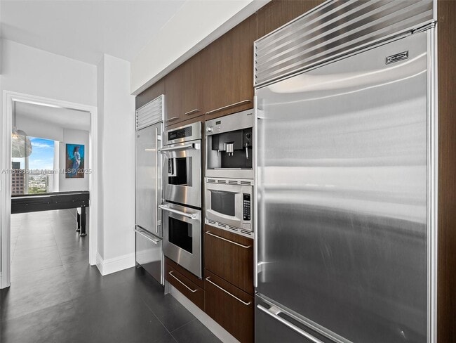 Building Photo - 333 Las Olas Way