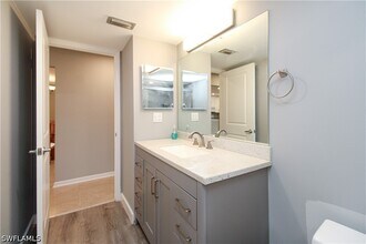 Building Photo - 600 Valley Stream Dr