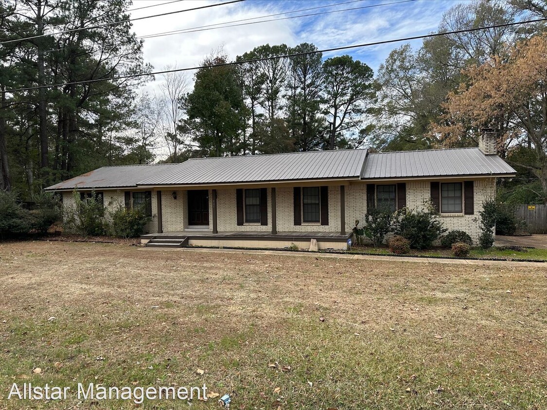 3 br, 2 bath House - 201 Vick Street - House Rental in Batesville, MS ...