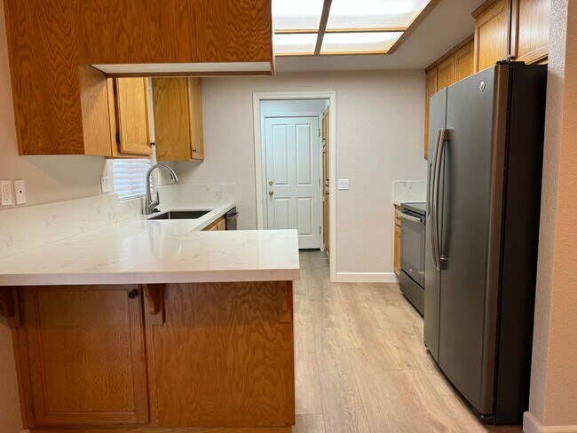 Building Photo - Nicely updated Auburn home with new HVAC &...