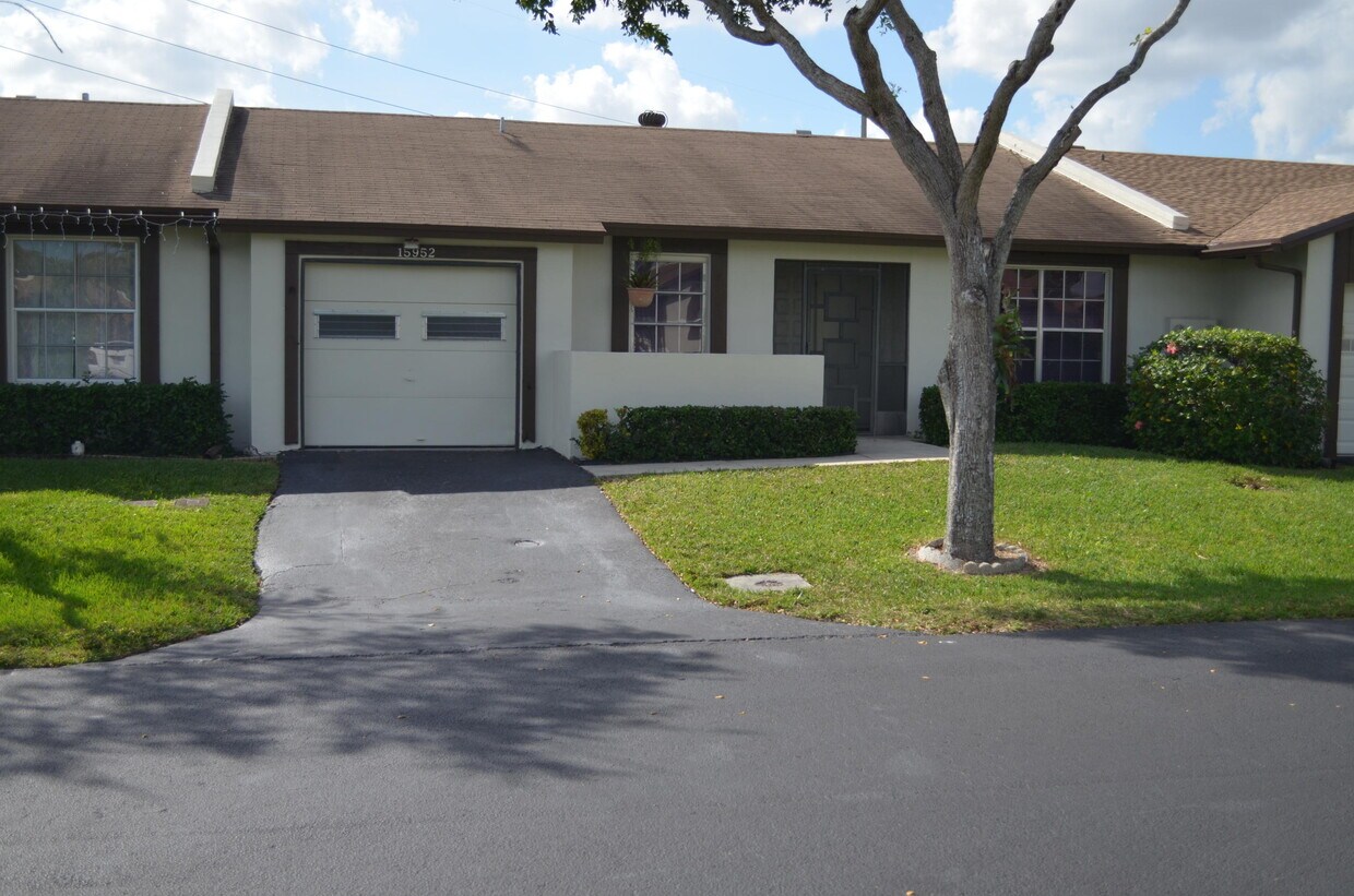 Foto principal - 15952 Forsythia Cir