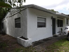 Building Photo - 4601 SW 12th Ct