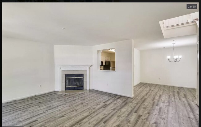 Foto del edificio - 32 Highstream Ct