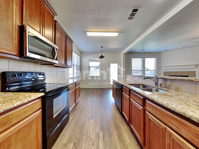 Building Photo - 8024 Plateau Dr