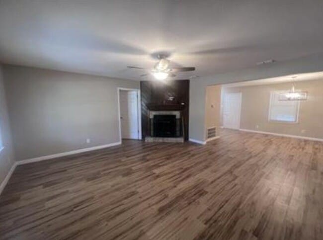 Building Photo - 111 Branch View Dr