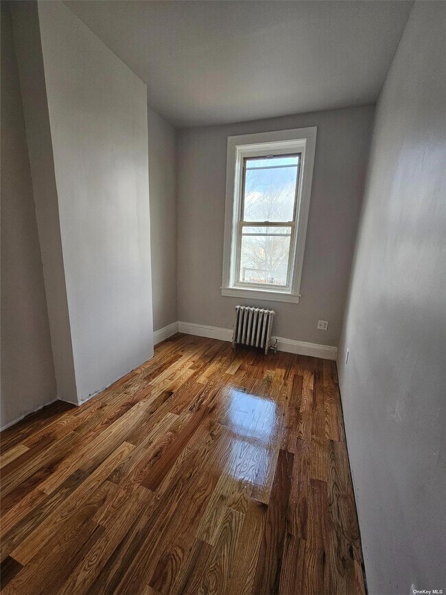 Foto del edificio - 79-33 Myrtle Ave