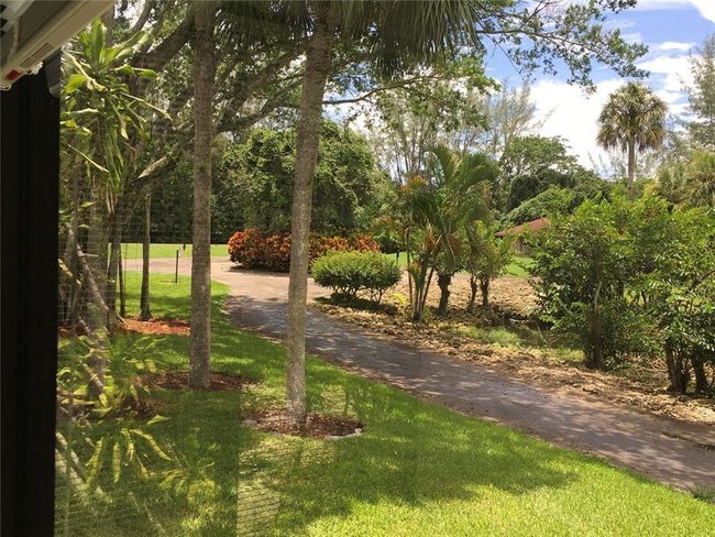 Foto del edificio - 21854 Cypress Cir