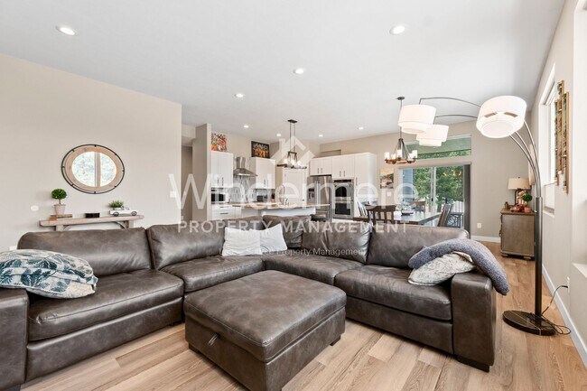 Building Photo - * Coming Soon 08/15/2025*Furnished Executi...