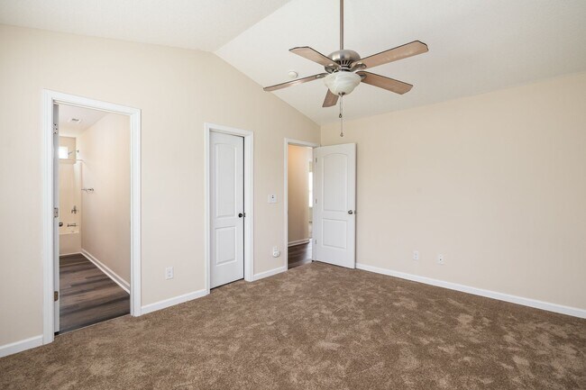 Foto del edificio - Spacious 3-Bedroom Home with Garage in Desirable Greensboro Neighborhood!