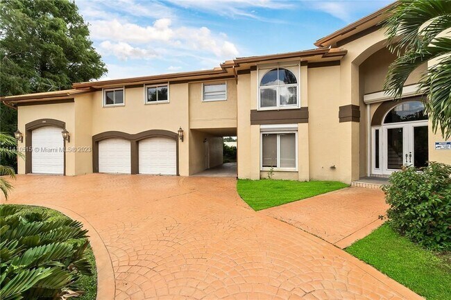 Building Photo - 11900 Tara Dr