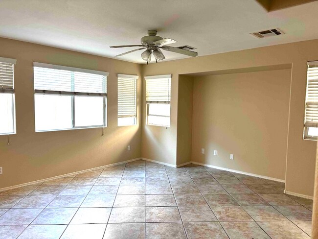 Foto del edificio - 5989 Banbury Heights Way