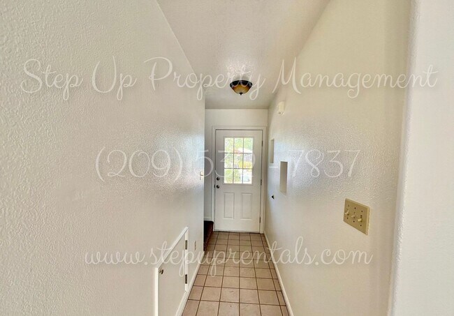 Foto del edificio - Splendid 2 Bedroom 1.5 Bath Townhouse Near...