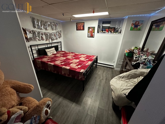 Building Photo - 257 Main St W