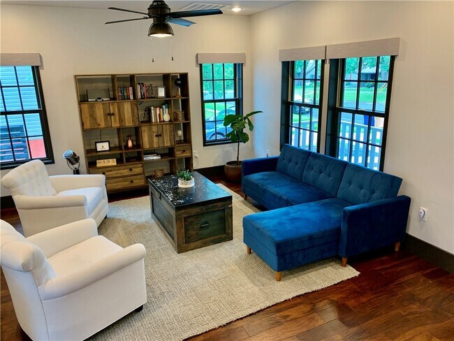 Foto del edificio - 1193 1/2 San Bernard St