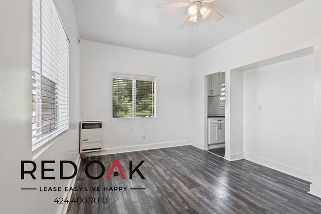 Building Photo - 250 Loma Dr