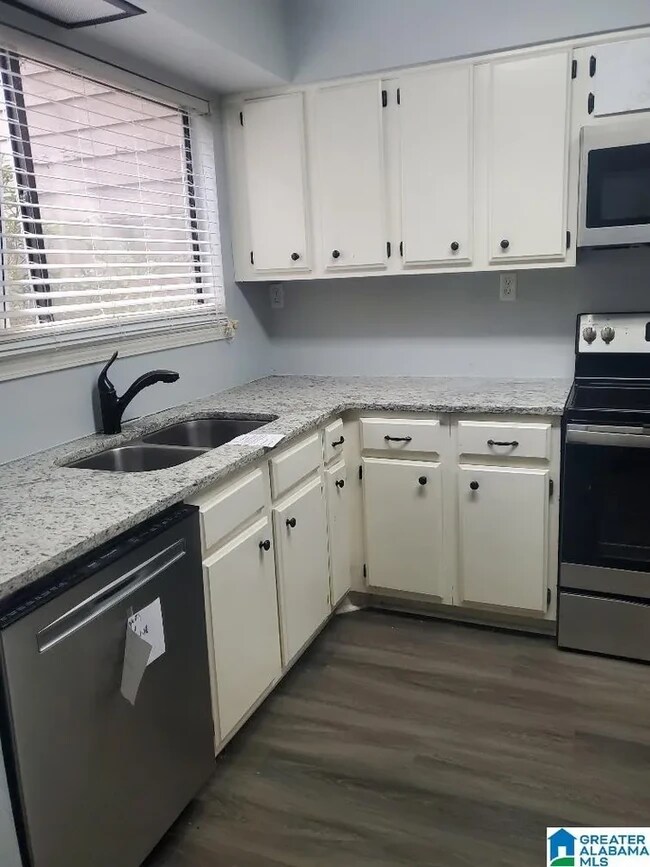 Foto del edificio - 325 Heath Dr