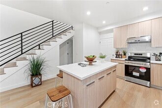 Building Photo - 437 E Patterson Way