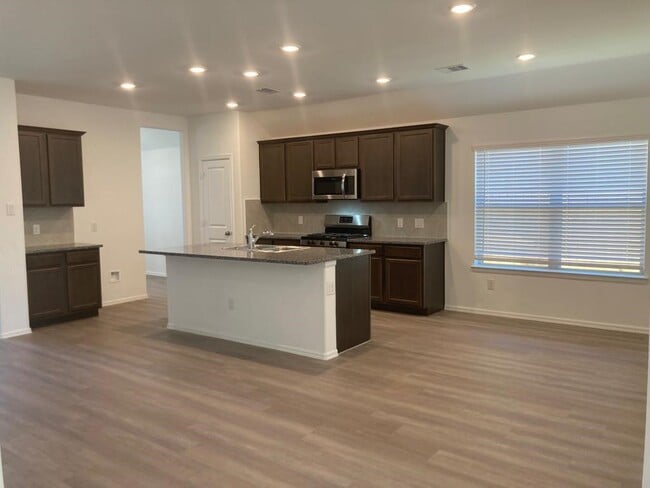 Foto del edificio - 3731 Lion Creek Ct