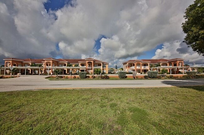 Building Photo - Santa Barbara Villas - Move in Special
