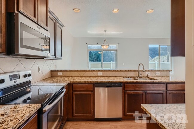 Building Photo - 7615 NE 60th Way