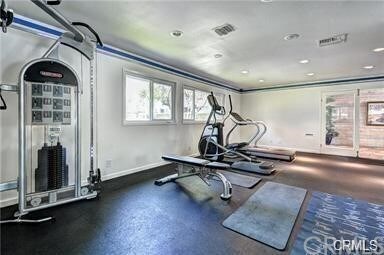 Foto del edificio - 6000 Bixby Village Dr