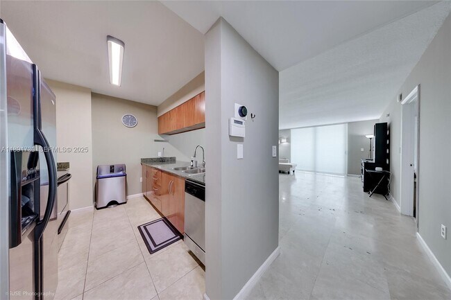 Foto del edificio - 1200 Brickell Bay Dr