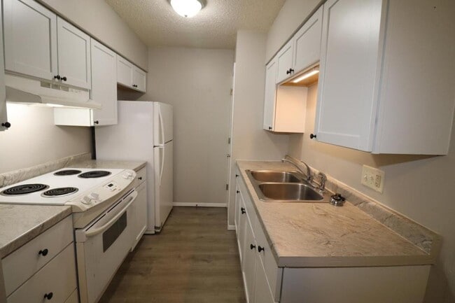 Building Photo - 23053 Main St