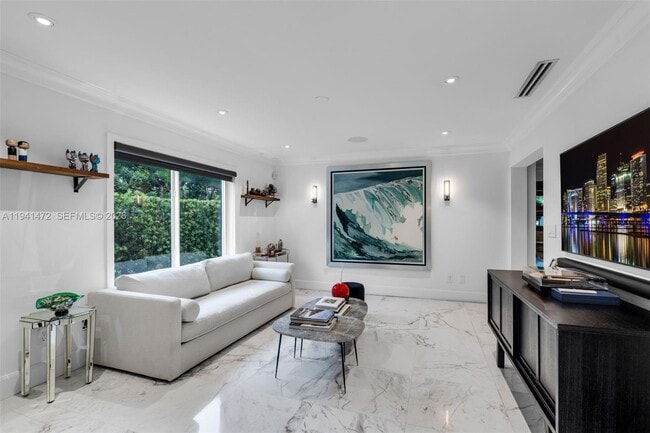 Foto del edificio - 1030 Manati Ave