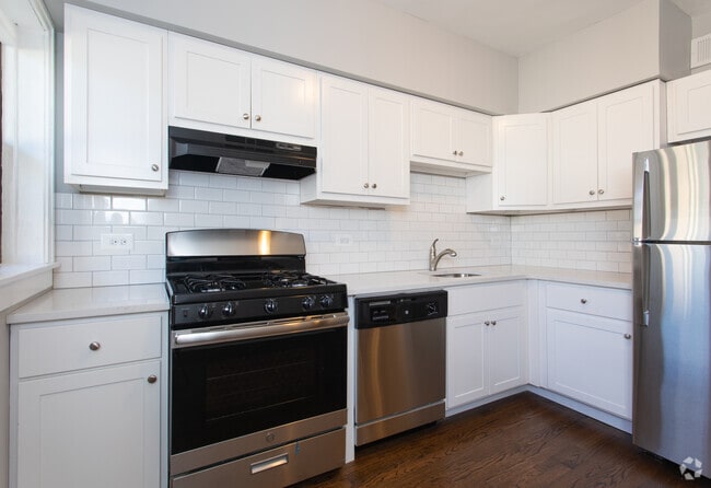 Foto del edificio - 305-315 S. Oak Park Ave. and 803-805 Randolph St.