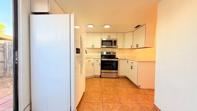Building Photo - 15601 N 30th St