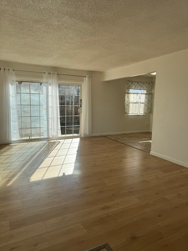 Building Photo - 144 E Avenue Q