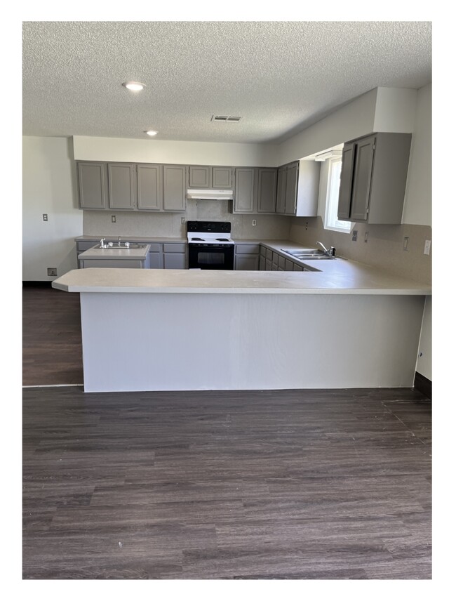 Foto del edificio - 105 E 32nd Ave