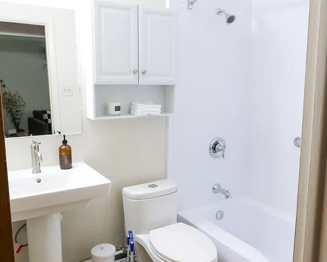 Baño - 1596 Jones Dr