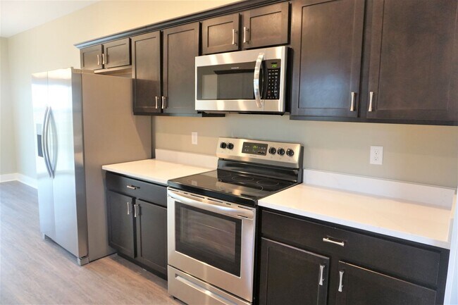 Foto del edificio - Brand New 3 Bedroom Home with Privacy Fenc...