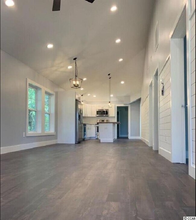 Building Photo - 1010 Burroughs St