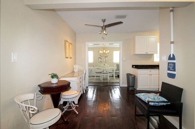 Foto del edificio - 215 Pecan Ln