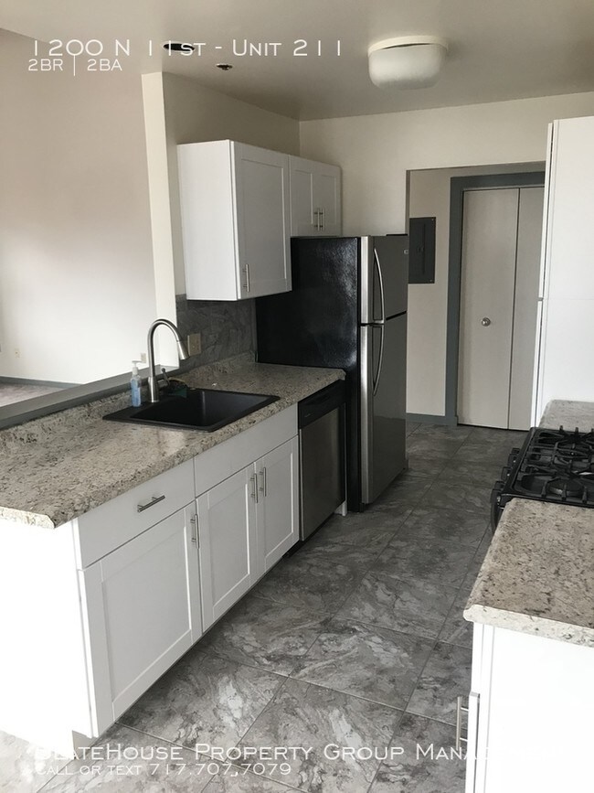Building Photo - Unreal! Huge newly renovated apartment