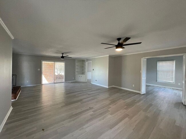 Building Photo - 3107 Redwood Dr