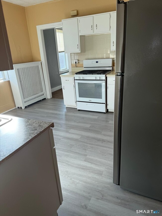 Building Photo - 120 Evergreen Ave