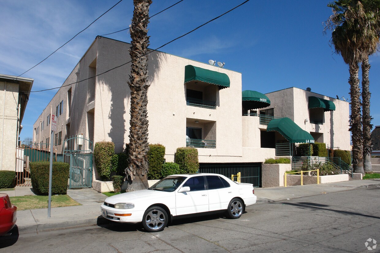 Foto del edificio - 14521 Hartland St