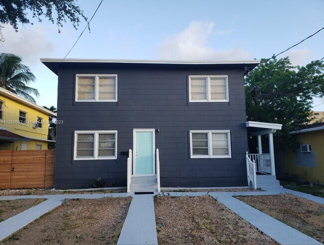 Building Photo - $3000 3680 SW 13th Ter # 3680