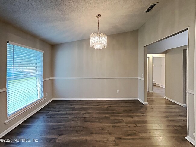 Building Photo - 4400 Apple Tree Pl